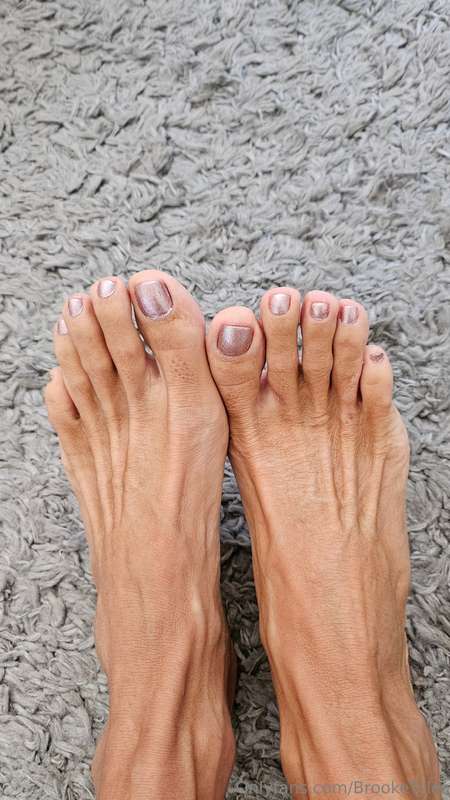Just got back from getting a fresh Pedi for my date with Jak..