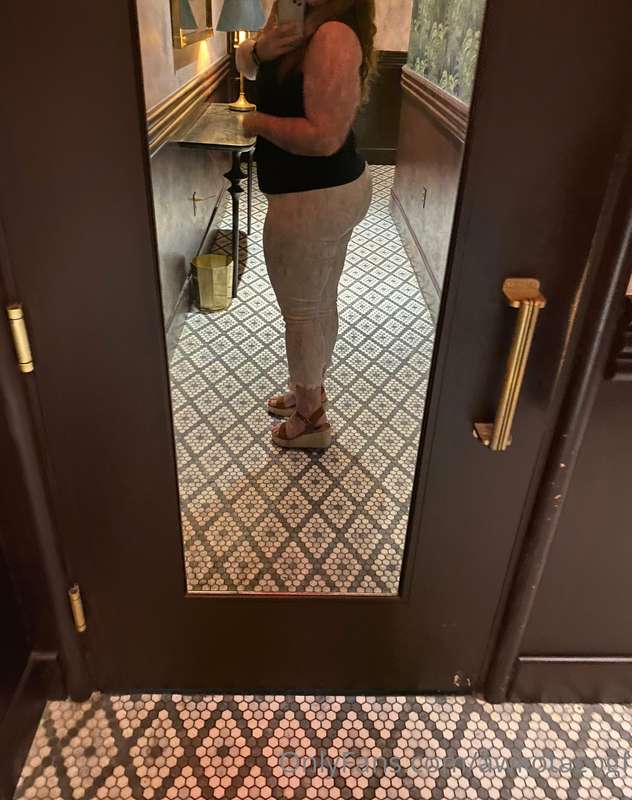 Would you casually check out how good my ass looks in jeans ..