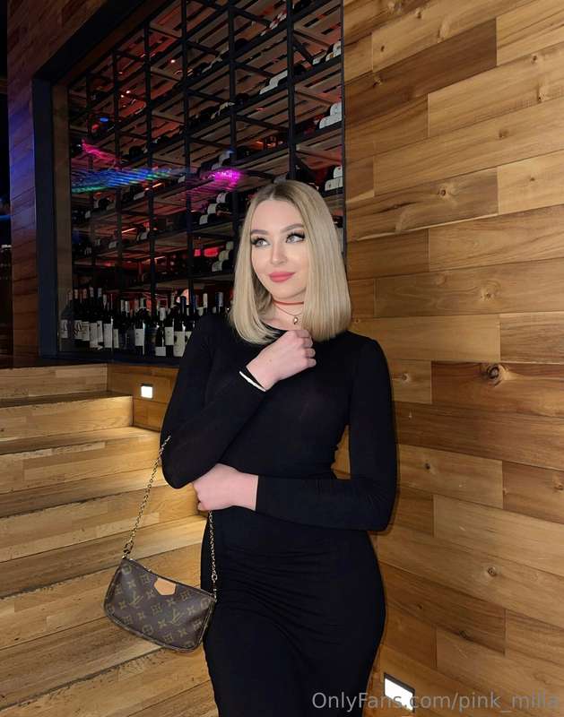 Black is associated with intelligence and prestige 😎 Do you ..