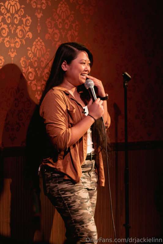 I’ve been having so much fun doing stand up in Chicago! 🥰 ca.. 3