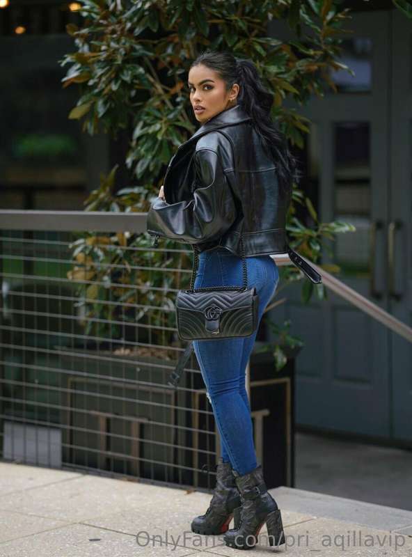 hate to see her go, love to watch her leave 😜