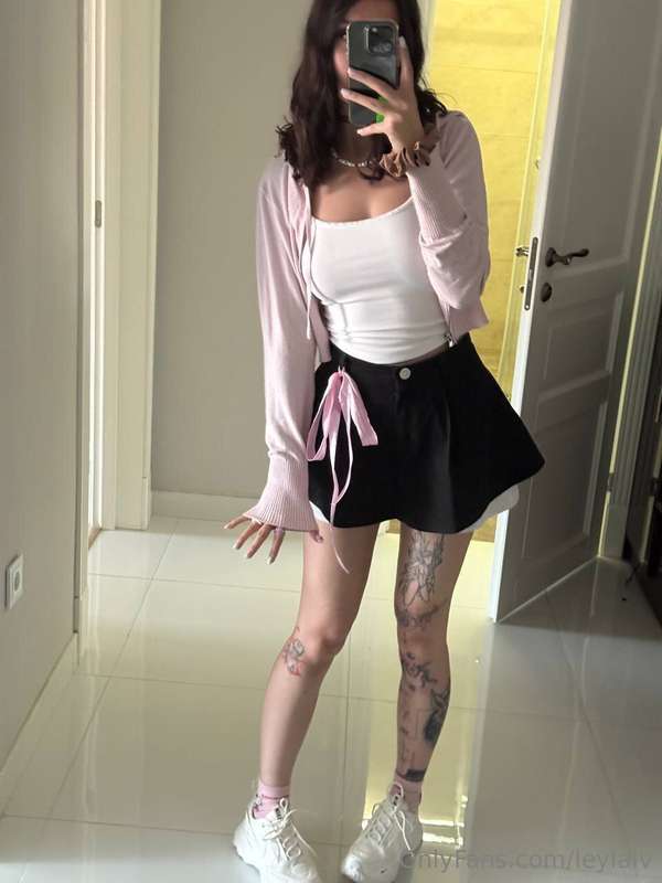 Wearing a mini skirt to show off my sexy legs can turn you o..