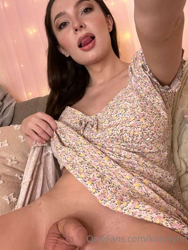 I love a nice flowy dress, so easy to lift up 😜 6