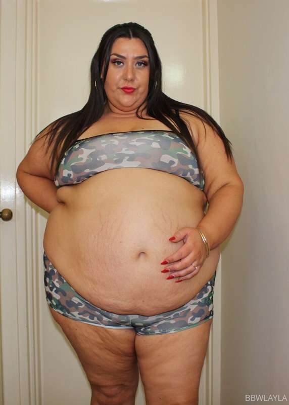This camo outfit is so tight on me it's gone basically see-t..