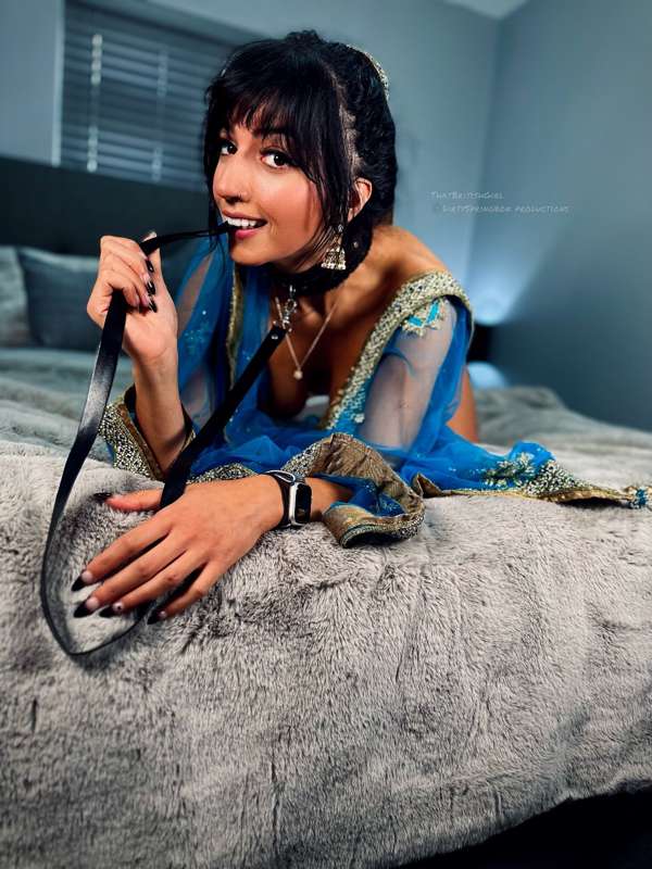 Pull my leash and spank me hard 😈 2