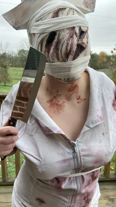 Please dress up like Pyramid Head and brutalize me 🖤 19