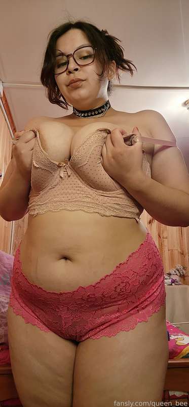 Queen_Bee - Fansly - 17 Dec, 2022 10