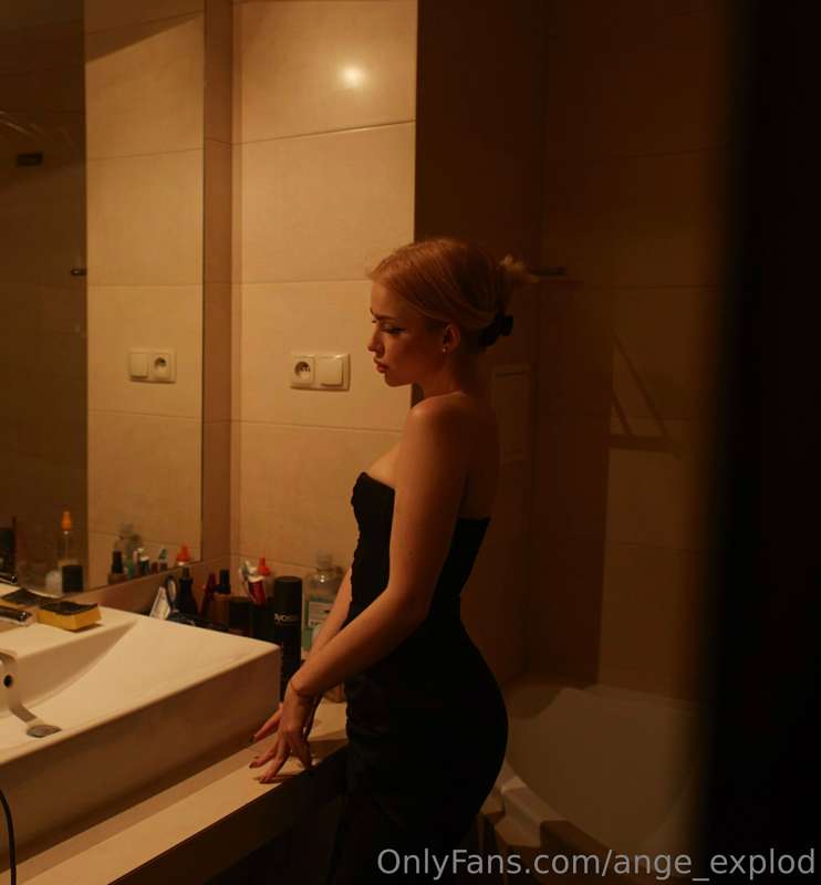 Do you like feminine, sensitive and sweet girls? Who are ver..