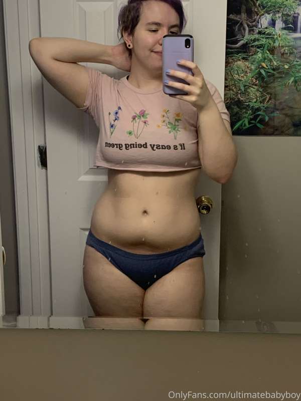 Looks like I cropped my shirt too short. Whoops 😜😜😜 2