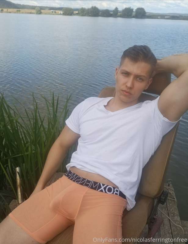 Love sitting and doing naughty things near the lake, come an..