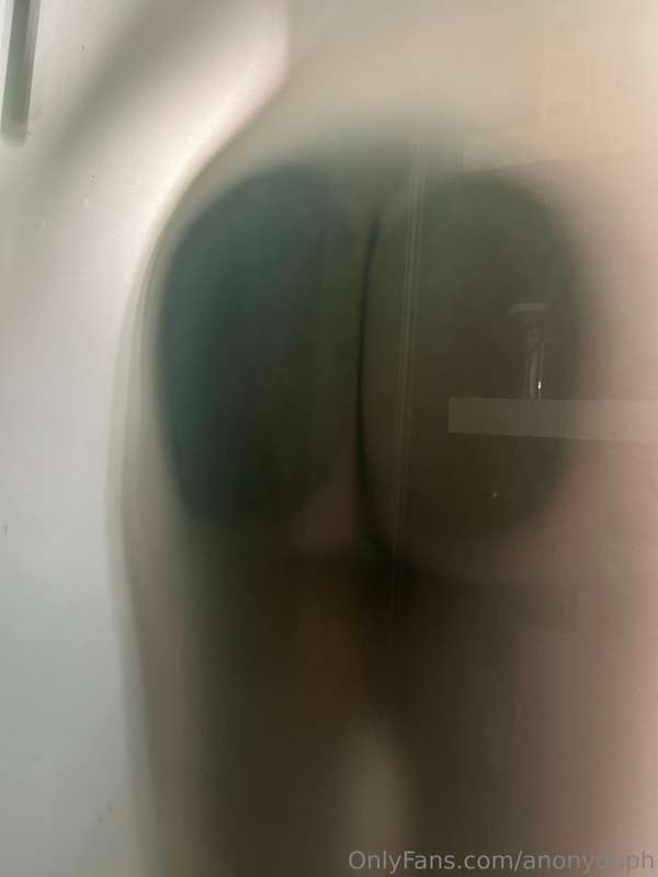 Naughty shower flashing 😋