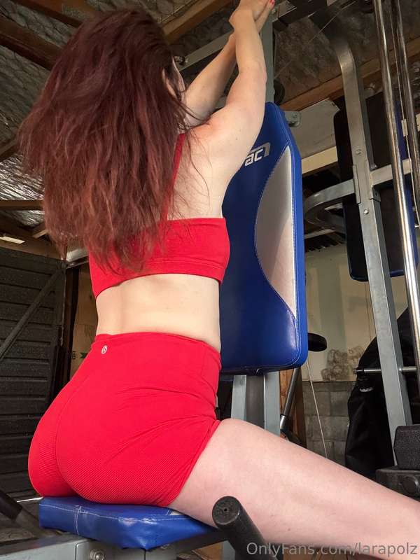 Get behind me Satan #bum#booty#larapolz#gym