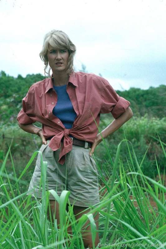 Happy Halloween all of you ;) here’s Laura Dern in Jurassic ..