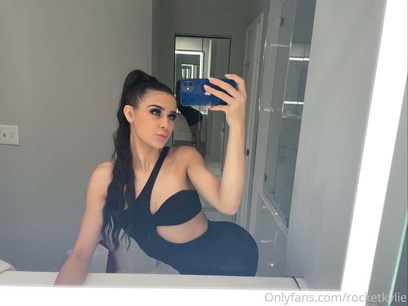 Hey daddy would you go for a quickie in the bathroom with me..