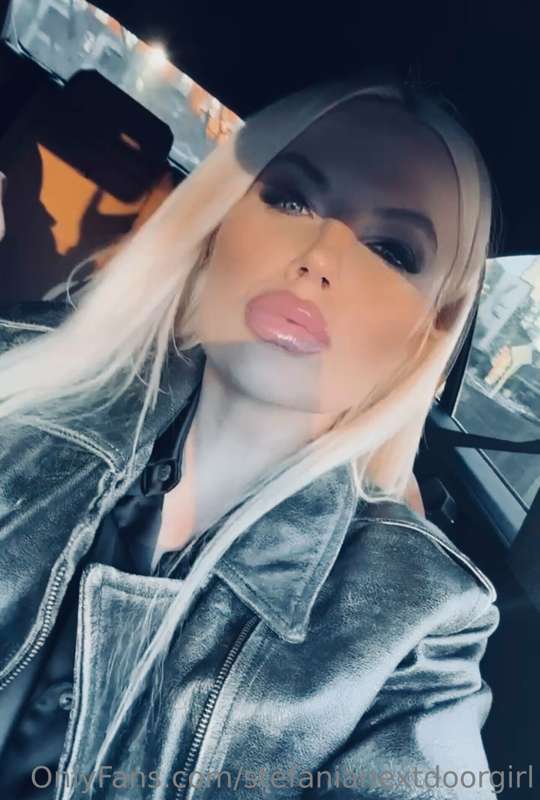 lips💋... should be big. what to wrap around your dick?? is t.. 1