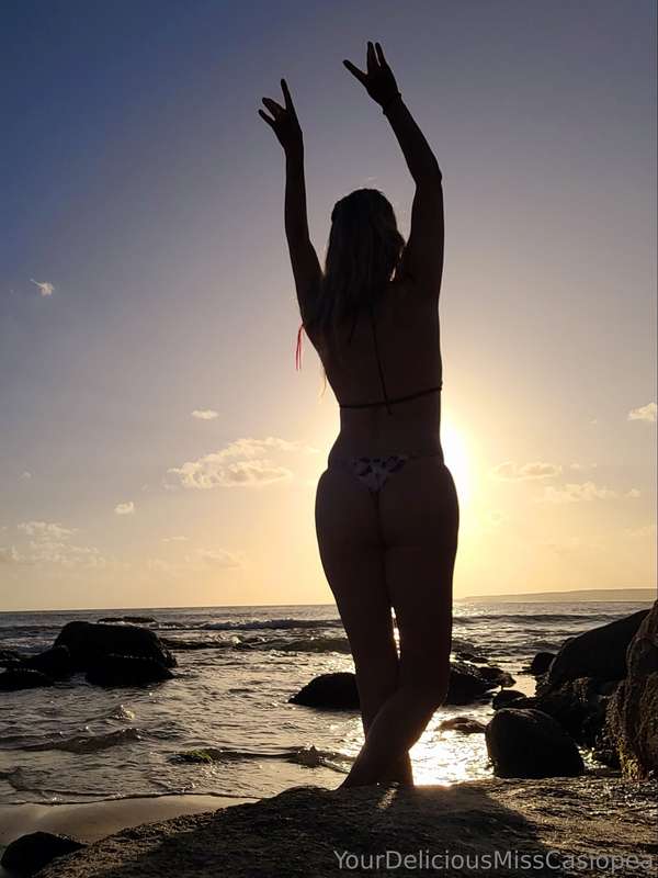 ## *🌅You, me and the sunset... dirty ideas?🫦*