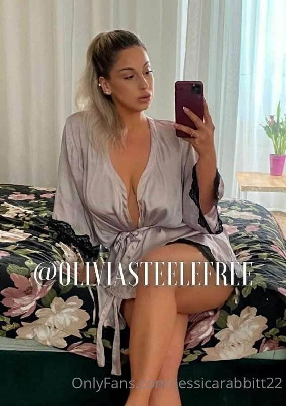 💋😂 @oliviasteelefree 🍌⚡️ 😍🥕NATURALLY BIG BOOBS💕💌 🔅😊CURVY BOD..
