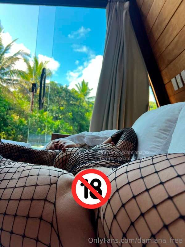 Abertinha esperando alguém pra fazer carinho com os dedos… v..