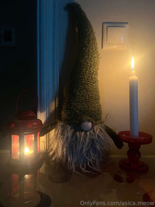My place is still a total mess from the holidays. Decoration.. 1