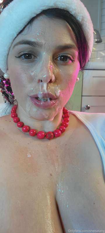 Happ holidays to all my lovely fans. My boyfriend came down .. 1