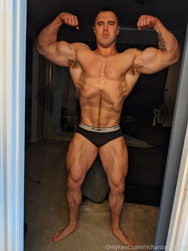 Who would like to see some live muscle/flexing shows? Richar..