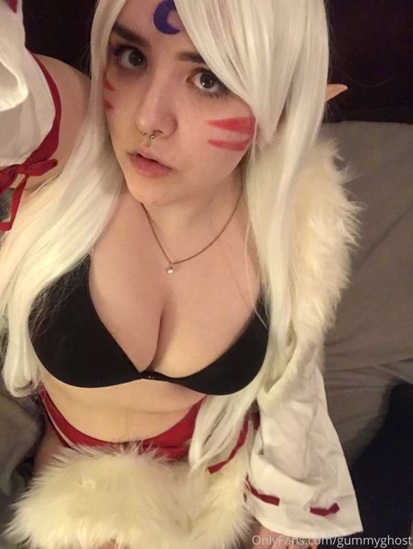 Lady Sesshomaru 💖 here’s a sexy genderbent cosplay from Inuy..