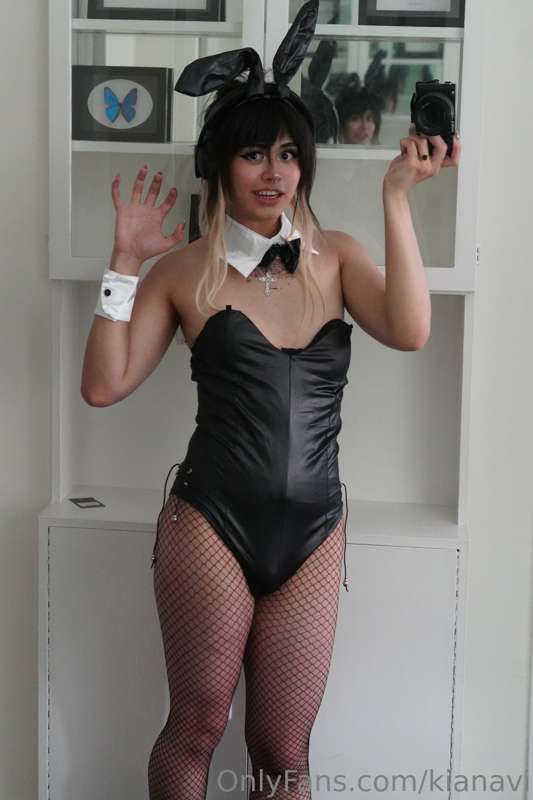 Hiiiiiiii!!!
New bunny outfit came in the mail!!
I need some.. 18