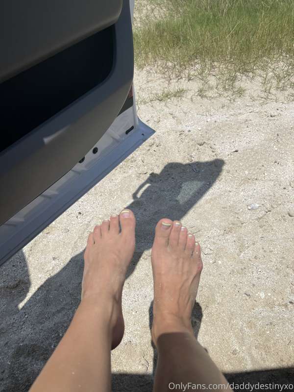 Sandy toes 🤤🤤 1
