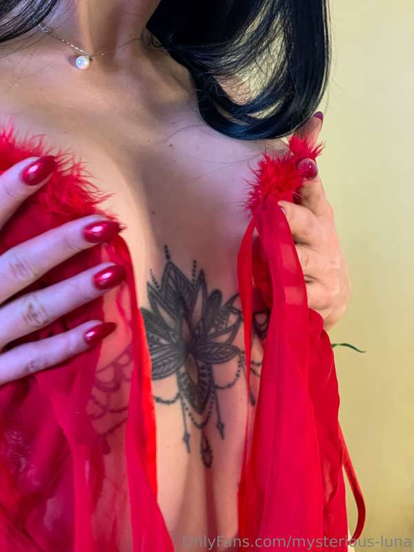 How bad do you want me to take my hands off?🍒