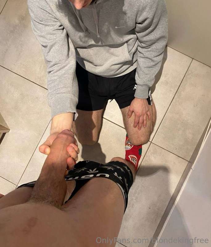 😍 Just look at this🤤He Has The He Has The BIGGEST TWINK COCK.. 4
