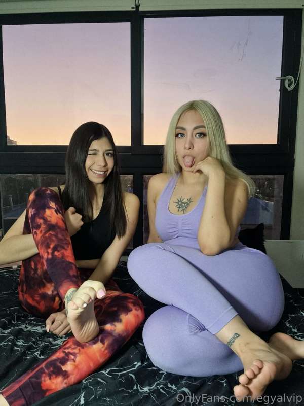 SET WITH MY FRIEND @camibarefoot ♡ 3