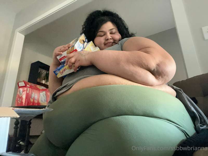 Someone sent me some goodies for my belly. I love coming hom.. 2