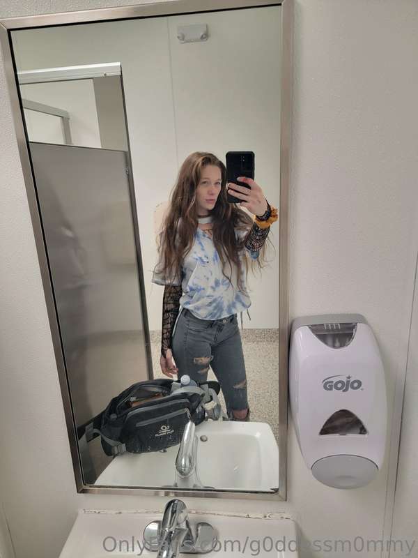 Swipe to see the titties 😜