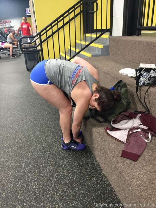If you haven’t figured it out yet I workout in tiny little s.. 2