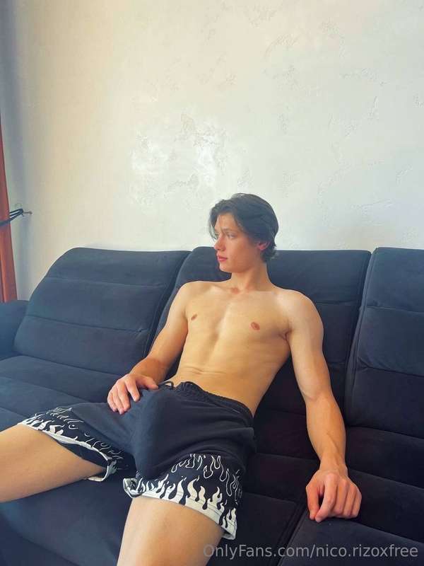 Should I collab with my friend?My friend has 10.5 inch cock😱.. 2