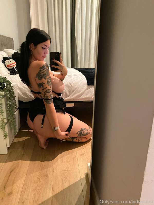 🖤🥺 I’m shy 🥺🖤
(More to cum) 1
