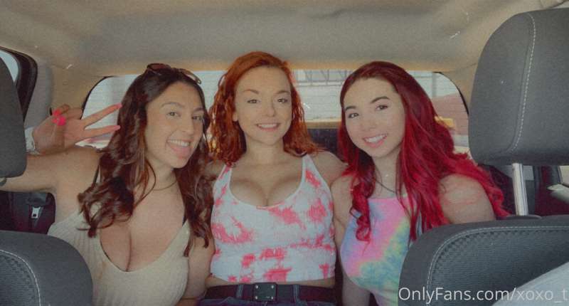 Lake day with @nikkieliot and @jesswhitmore_ 🌸 I’ll be on se..