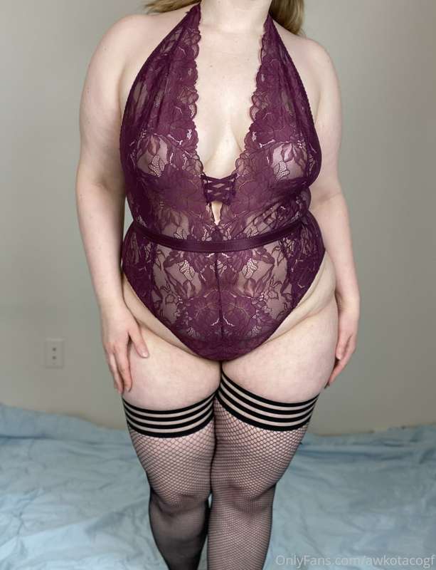 *tasteful lewds that onlyfans won’t take down bc they’re afr.. 3