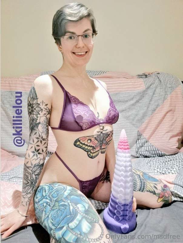 # (24h) She's a size queen!  😈
@killielou 👈 𝐅𝐑𝐄𝐄 🍑
@killielo..