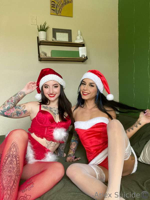 Whose ready for our video dropping tomorrow??👀🎅🏼 @naniiii_ 16