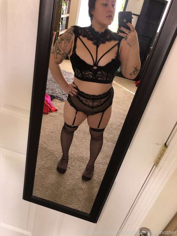 Trying on outfits! 4