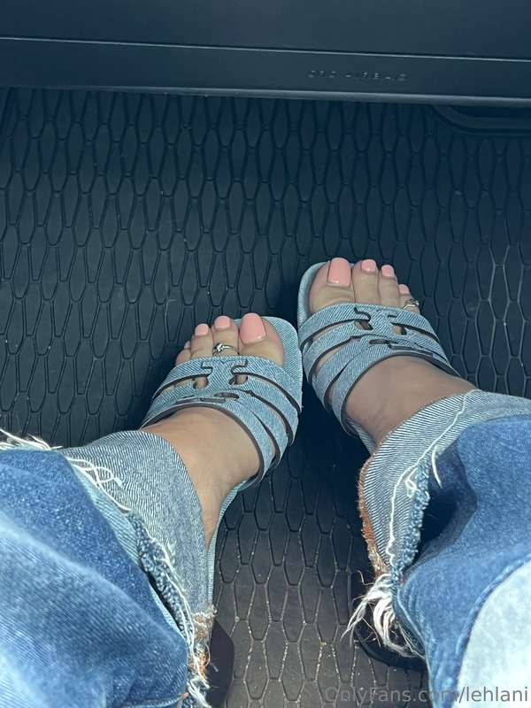Another new pair of sandals 😍 something that’s not my usual .. 1