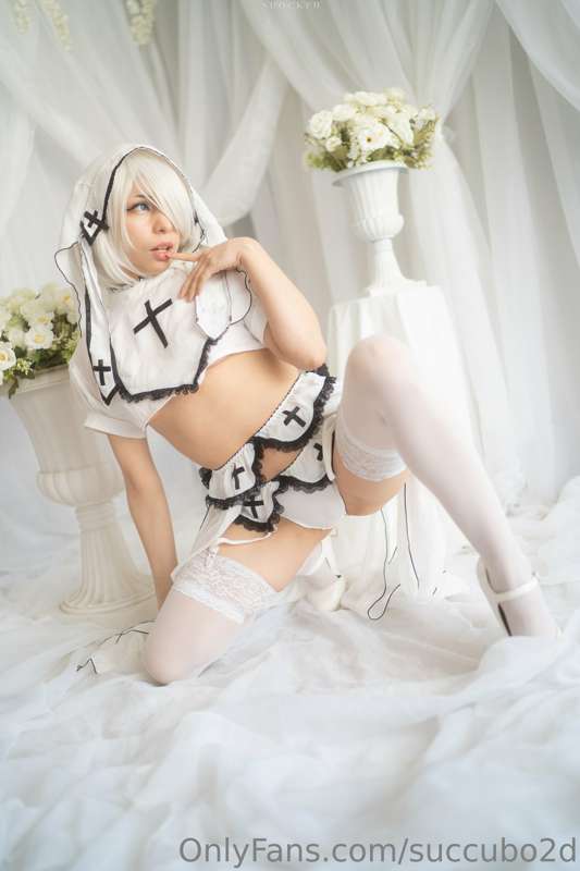 Una 2B monjita para liberarte de tus pecados 💕
Prefieres que.. 6
