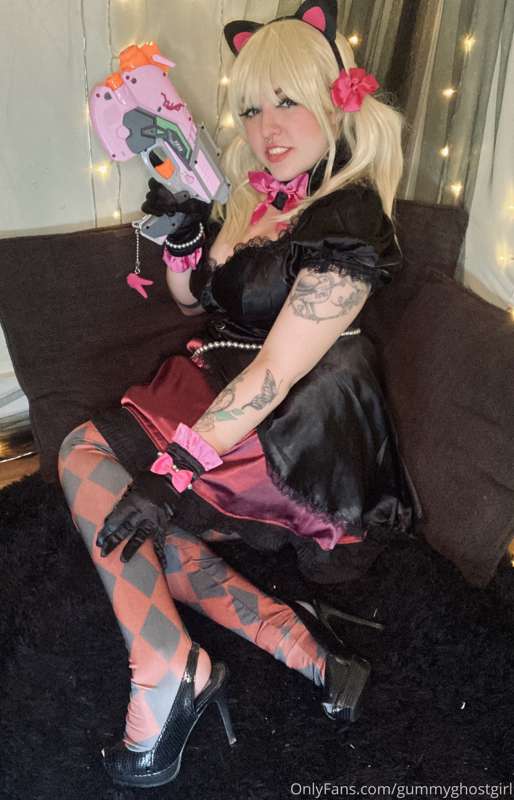 Wanna see what’s under Dva’s black cat skin? 💖🐈‍⬛ 24