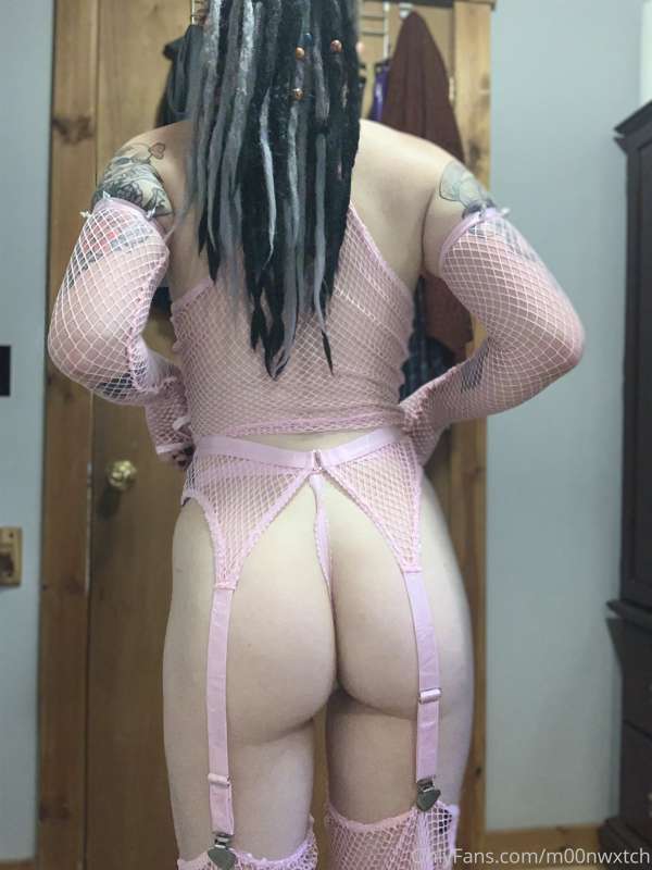 Bubblegum bitch 💕

This took SO long to put on