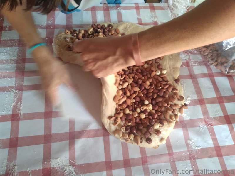 El bollo duplicó el volumen ahora mira cómo agregar los frut.. 9