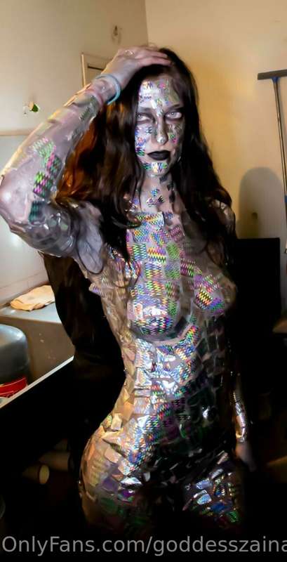 Wherever you look at me I waste art, I’m an exotic bitch... ..