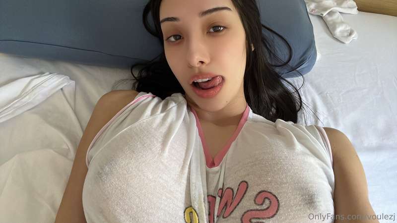 Shirt just a little see through 🤭