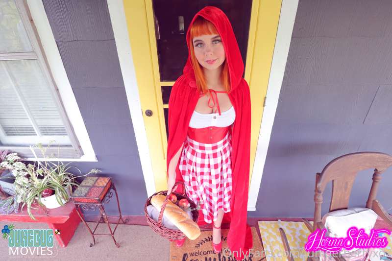 Guess what comes next...
naughtier photo set and full video ..