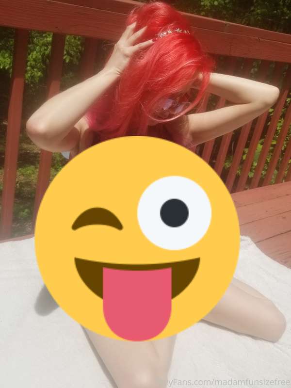 Cum sneak a peek xoxoxo do you like what I'm wearing